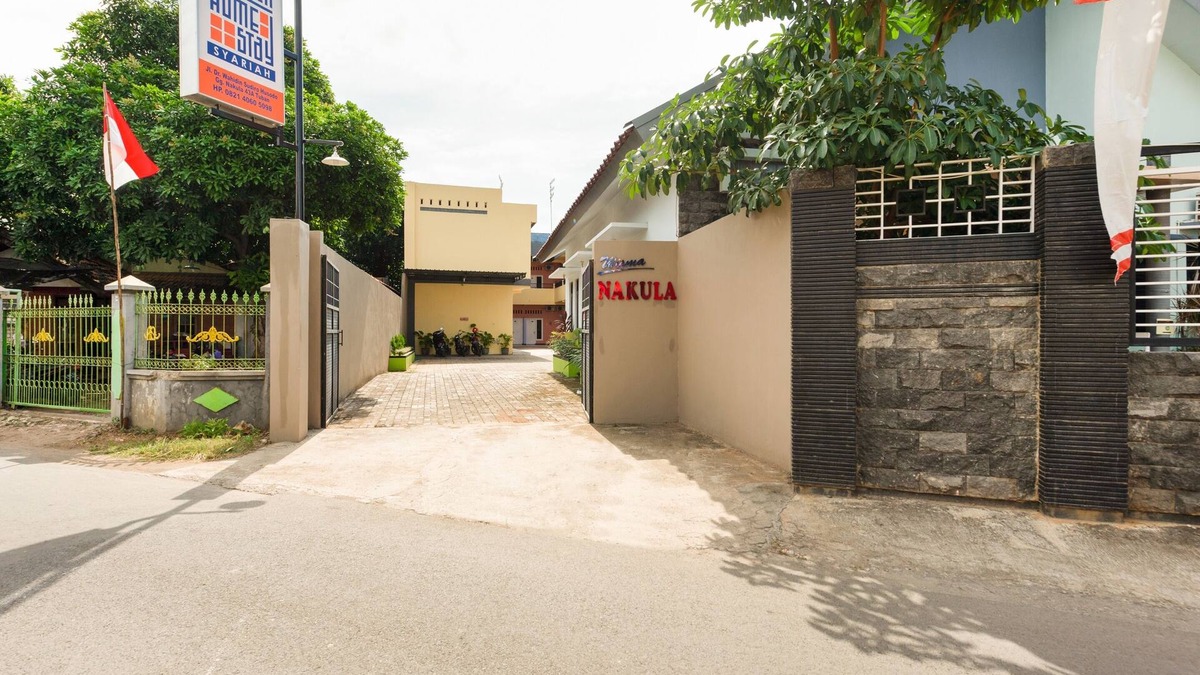 Tuban Hotel | OYO Life 3387 Nakula Homestay Syariah