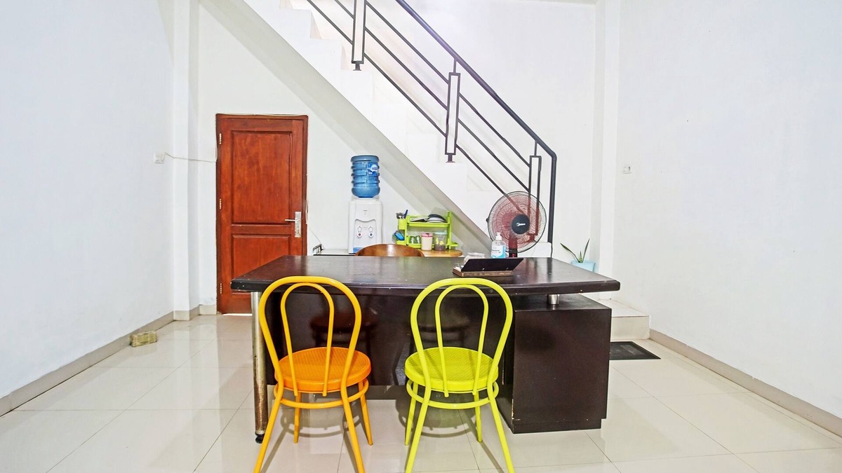 Krui Hotel | OYO Life 90587 Domen Homestay Syariah