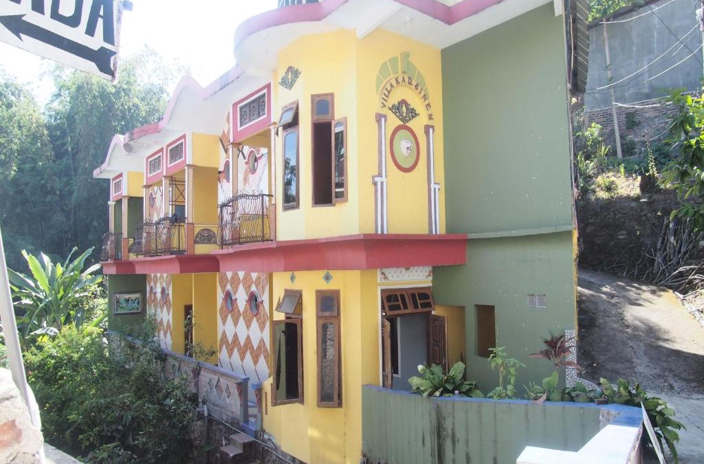Prigen Hotel | OYO Life 90646 Villa Karsinem Pasuruan