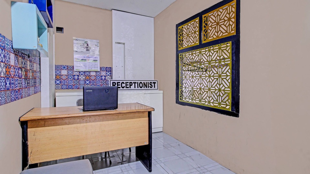 Trenggalek Hotel | OYO Life 92032 Utama Hotel & Karaoke