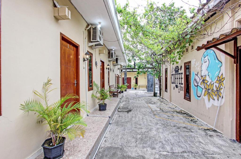 Rembang Hotel | OYO Life 92184 Mr Brown Homestay