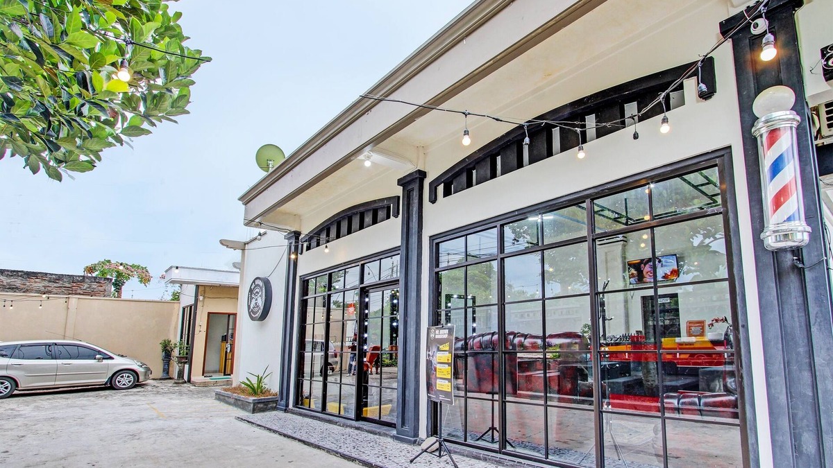 Rembang Hotel | OYO Life 92184 Mr Brown Homestay