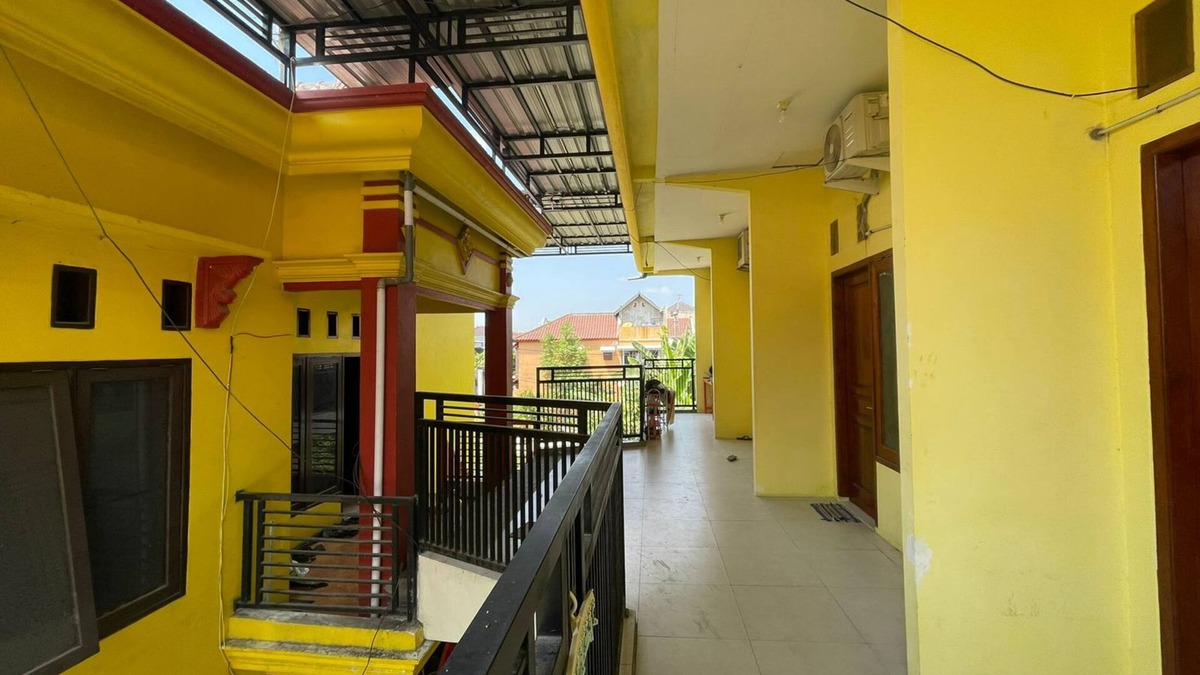 Lamongan Hotel | OYO Life 93036 Eddy Homestay Syariah