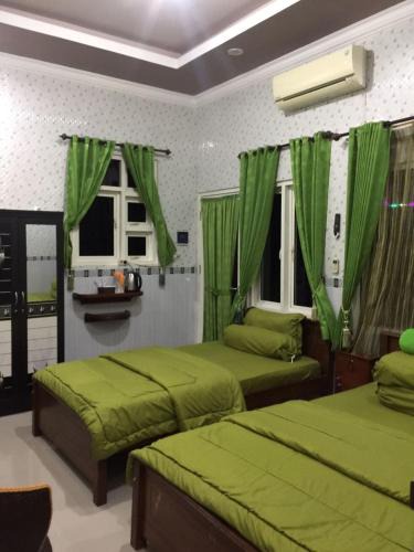 Bawean Island Hotel | OYO Life 93055 Fathin Hotel