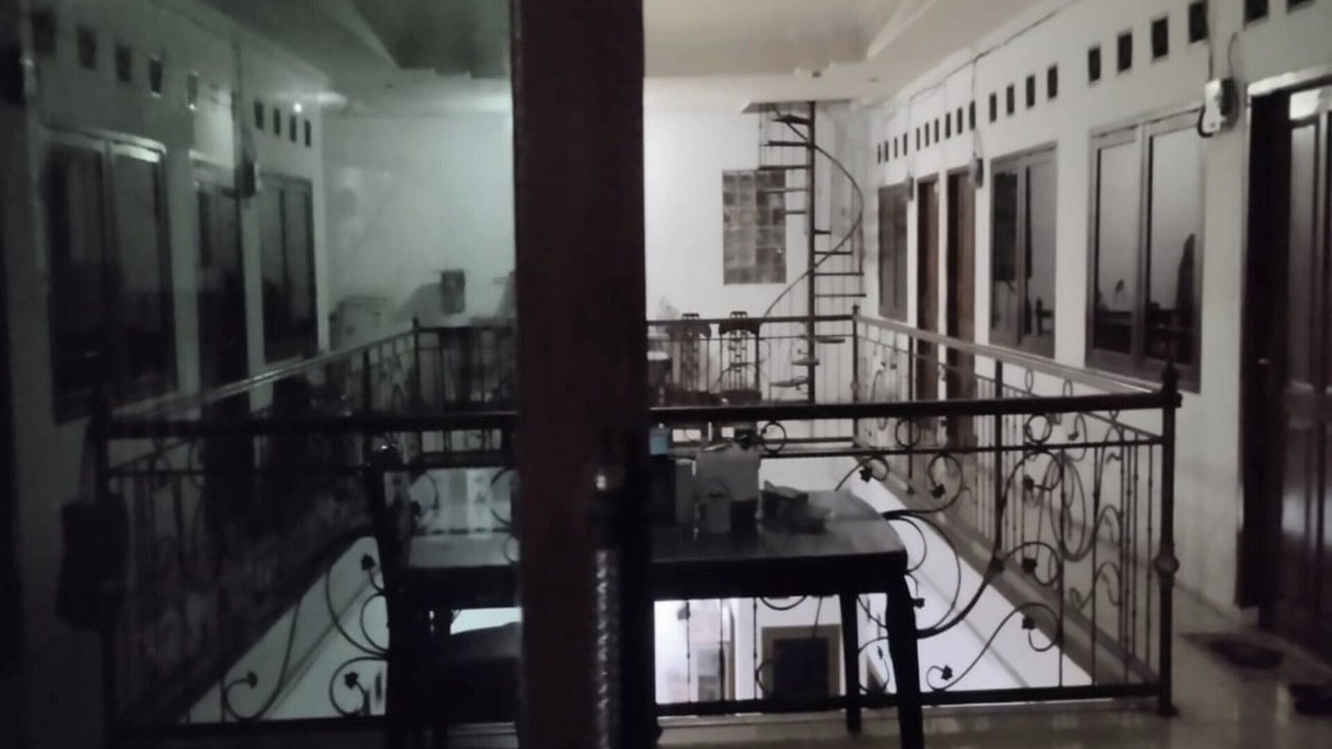 Karawang Hotel | OYO Life 93160 Kost Jenny Karawang