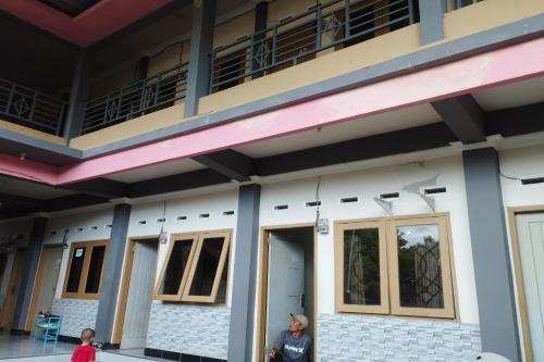 Mataram Hotel | OYO Life 93403 Penginapan Adinda