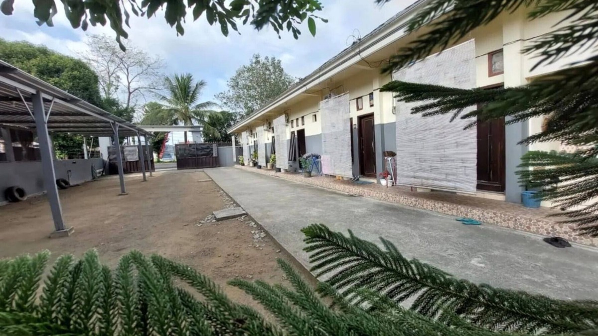 Trenggalek Hotel | OYO Life 93525 Griya Wafira Trenggalek Syariah