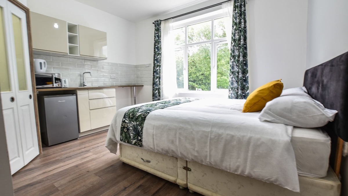 Manchester Hotel | OYO Regency Guest House Manchester North
