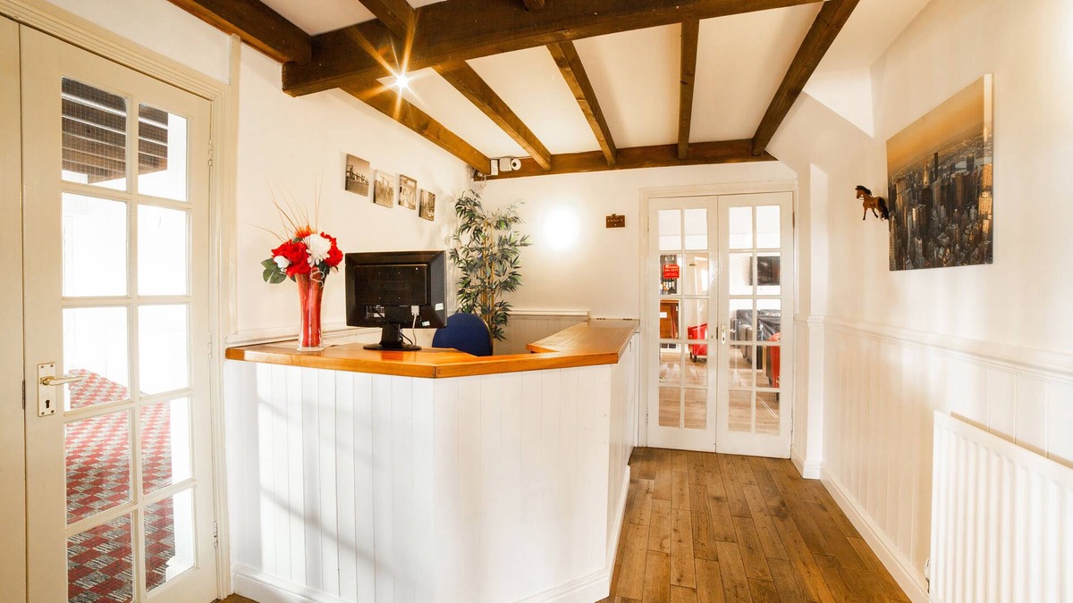 Thirsk Hotel | OYO White Horse Lodge Hotel, East Thirsk