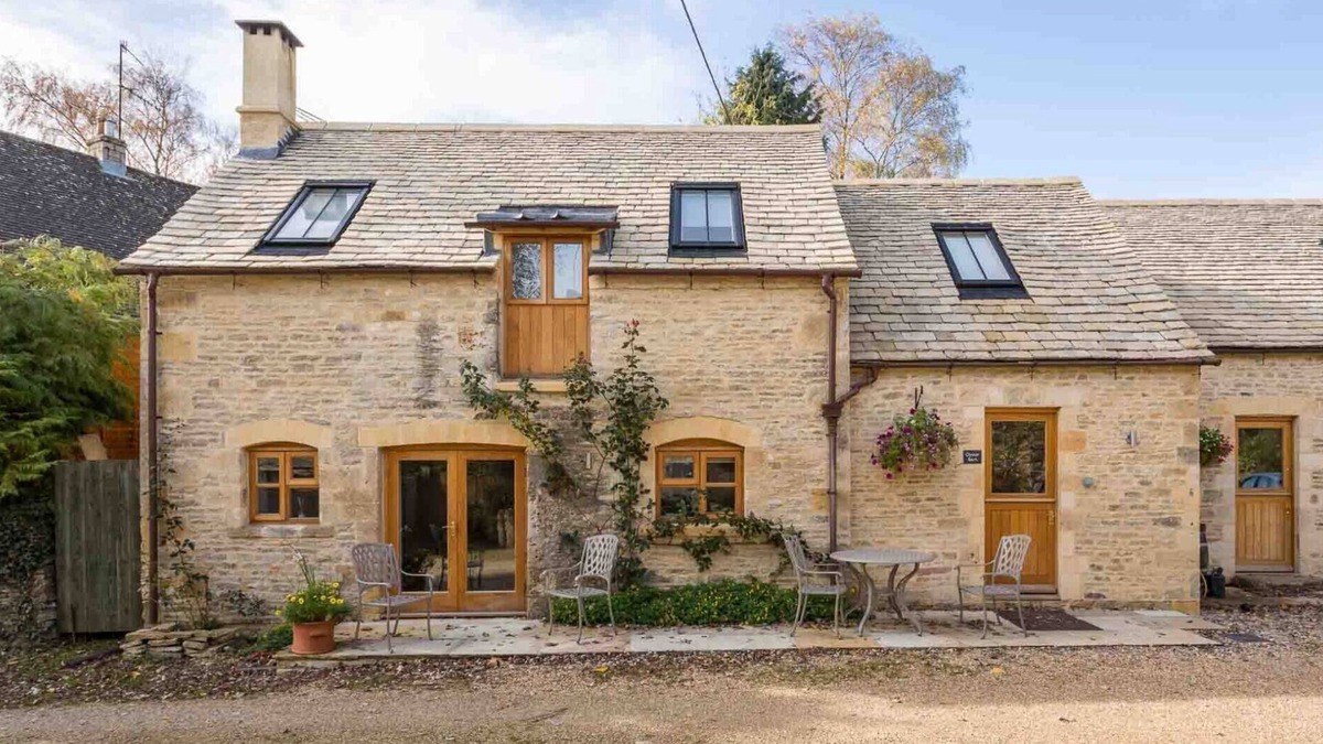 Bourton Cottage | OYSTER BARN, pet friendly, character holiday cottage in Naunton