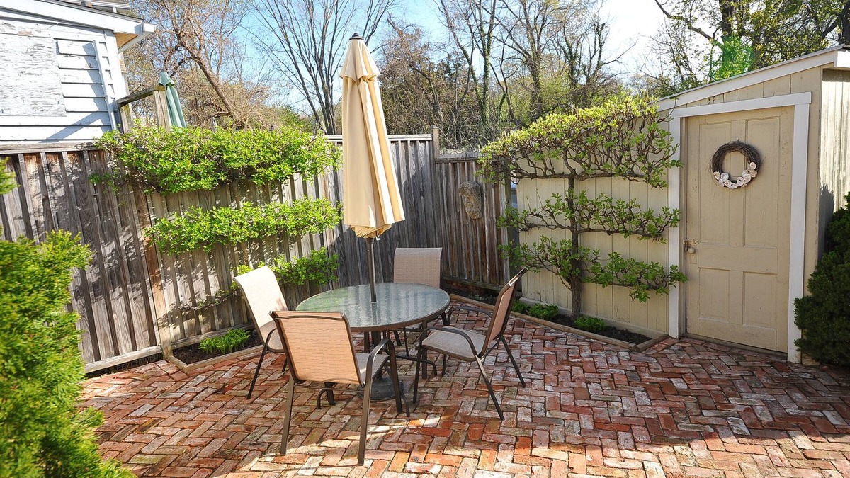 Rock Hall Cottage | Oyster Cottage - walk to shops , Mainstay music venue and the Bay!