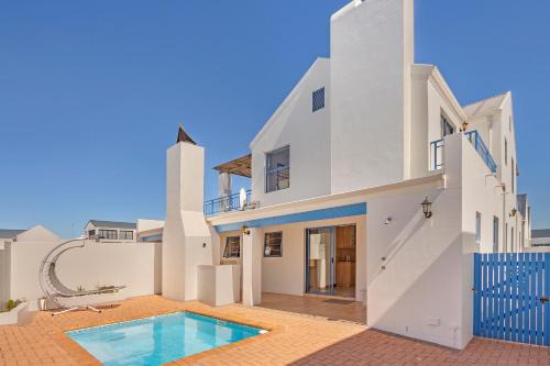 Calypso Beach House | Oyster Retreat by Host Agents