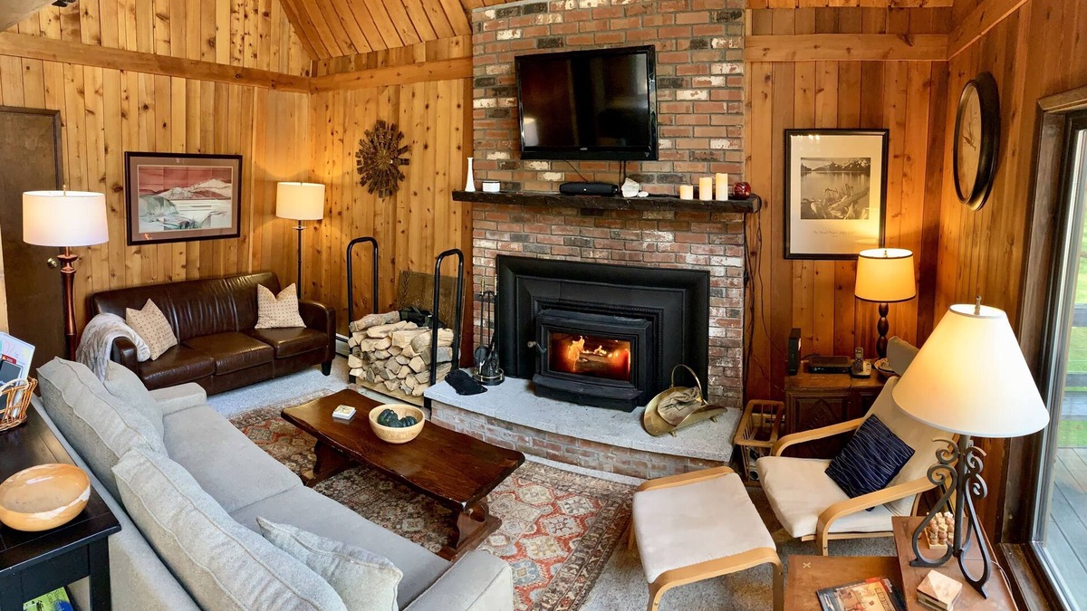 Plymouth Ski Chalet | OZ CHALET - 4 Bedroom Ski Chalet Between Killington and Okemo