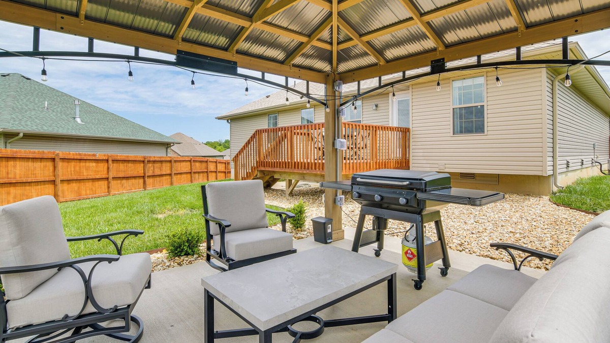 Ozark House | Ozark Home: Pool Access, Deck & Fenced Yard