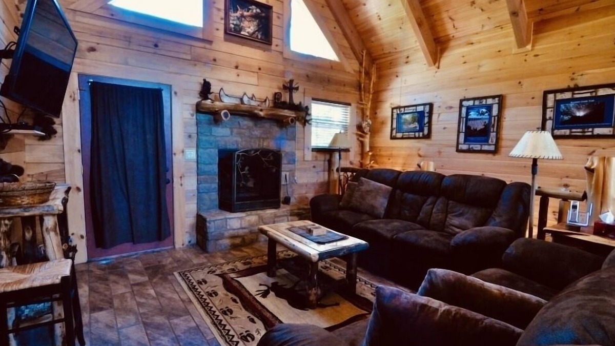 Branson Cedars Cabin | Ozark Legends Lodge- Lg Game Rm, Private Hot tub; 1 Mile to Thunder Ridge