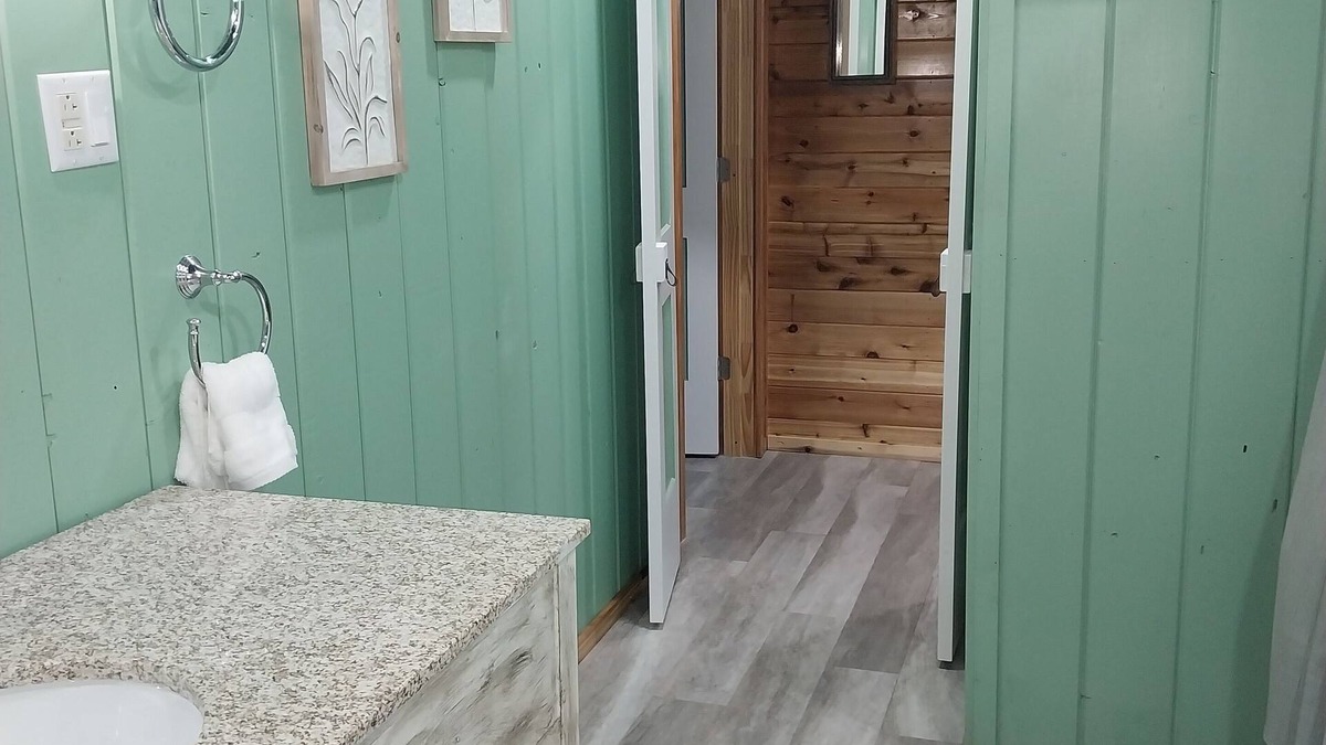 Licking House | Ozark Lodge-Spacious Stay adjacent to Ozark Retreat