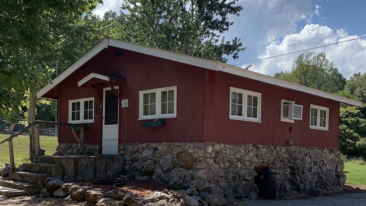 Bull Shoals Cottage | Ozark Rocky Hide a Way Cottage #6 with dock on Bull Shoals Lake