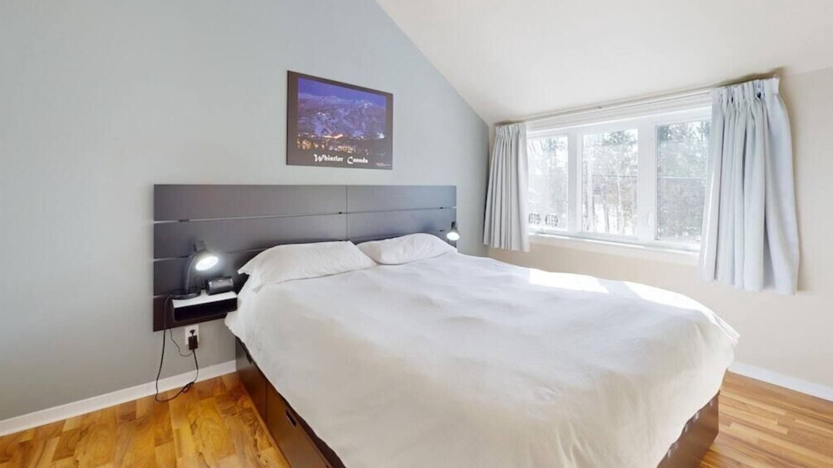 Beaupre Apartment | P-71: 2-bedroom mezzanine condo