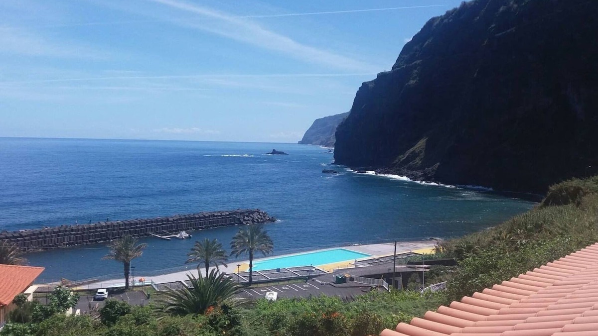 Ponta Delgada House | P Delgada 3-Bed House, Sleeps 6, Parking & SeaView