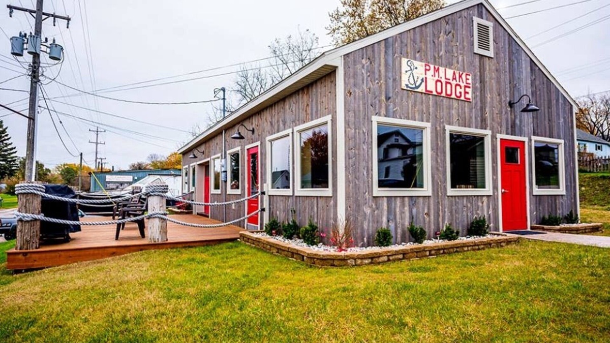Ludington Cabin | P. M Lake Lodge is a unique lodging experience for groups visiting Ludington, Mi