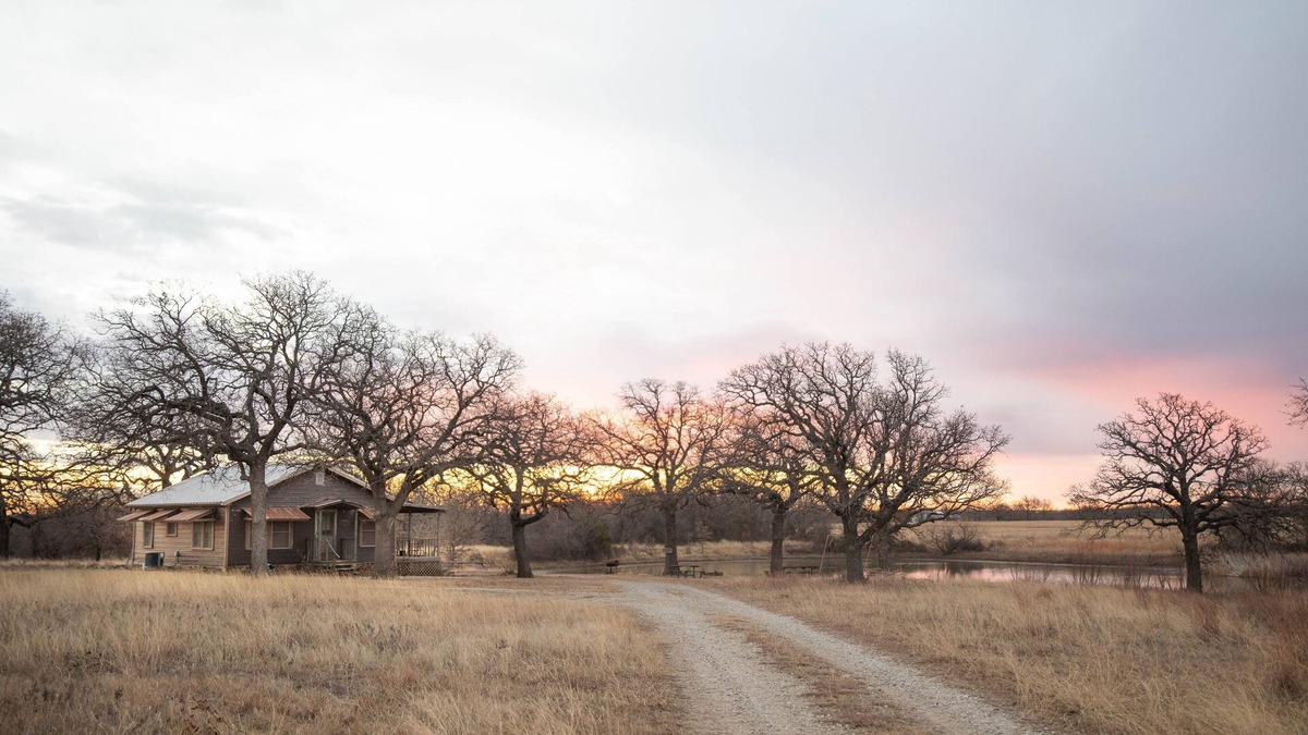 Jacksboro Cabin | P.T. Cabin provides a private pond & stars included! 5 mins to Jacksboro, Tx.
