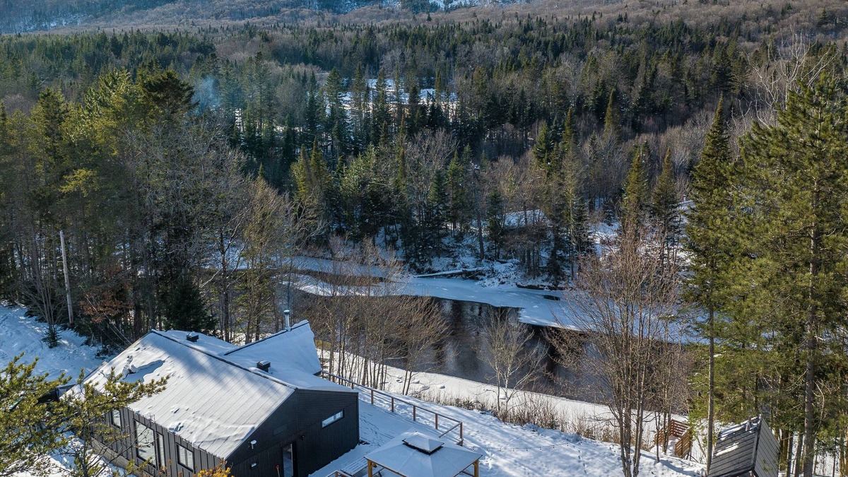 Saint-Raymond Ski Chalet | P'tit Plateau|Valley Bras du Nord|Vu|Sauna|River|Fire Place|EV Charger|Bike|SUP