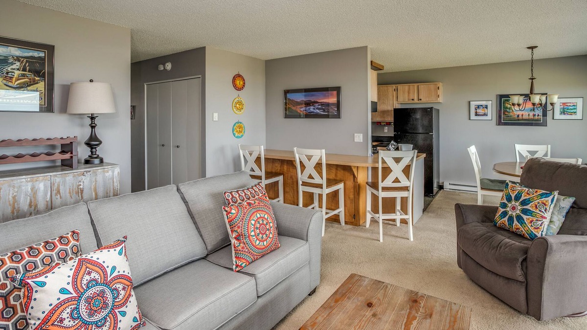 Gearhart Condo | P464 2 Bedroom, Stairs down to the unit, PET FRIENDLY, single level building