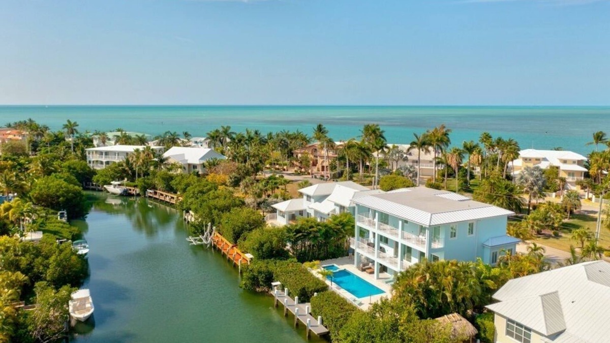 Coury House | P70 - Stunning 5 bed, 5 bath home with dockage and oversized private pool in.