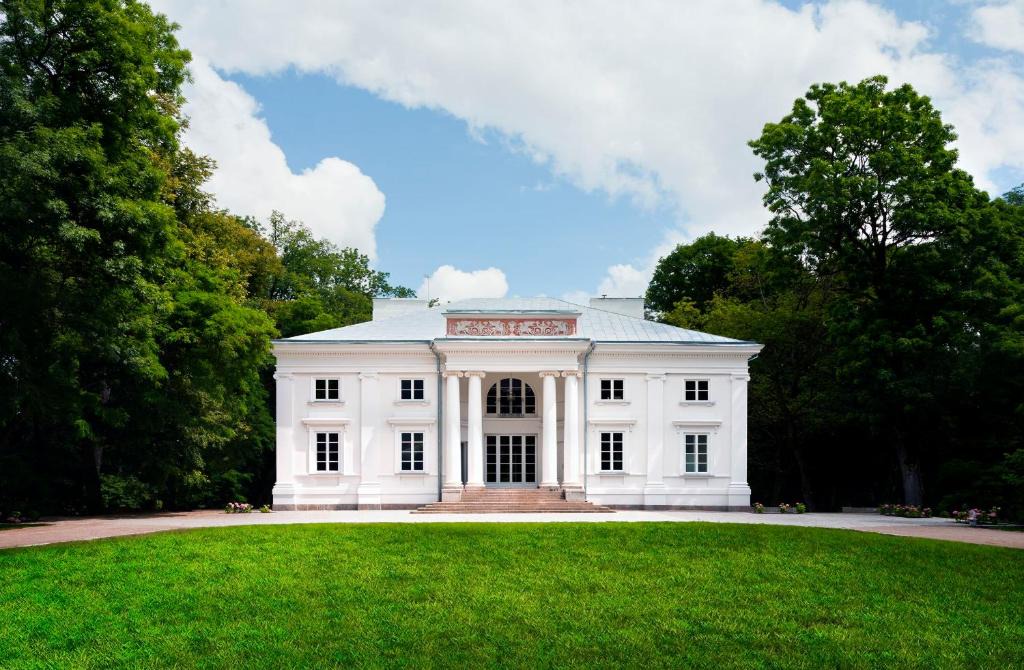 gmina Rokitno Bed & Breakfast | Pałac Cieleśnica