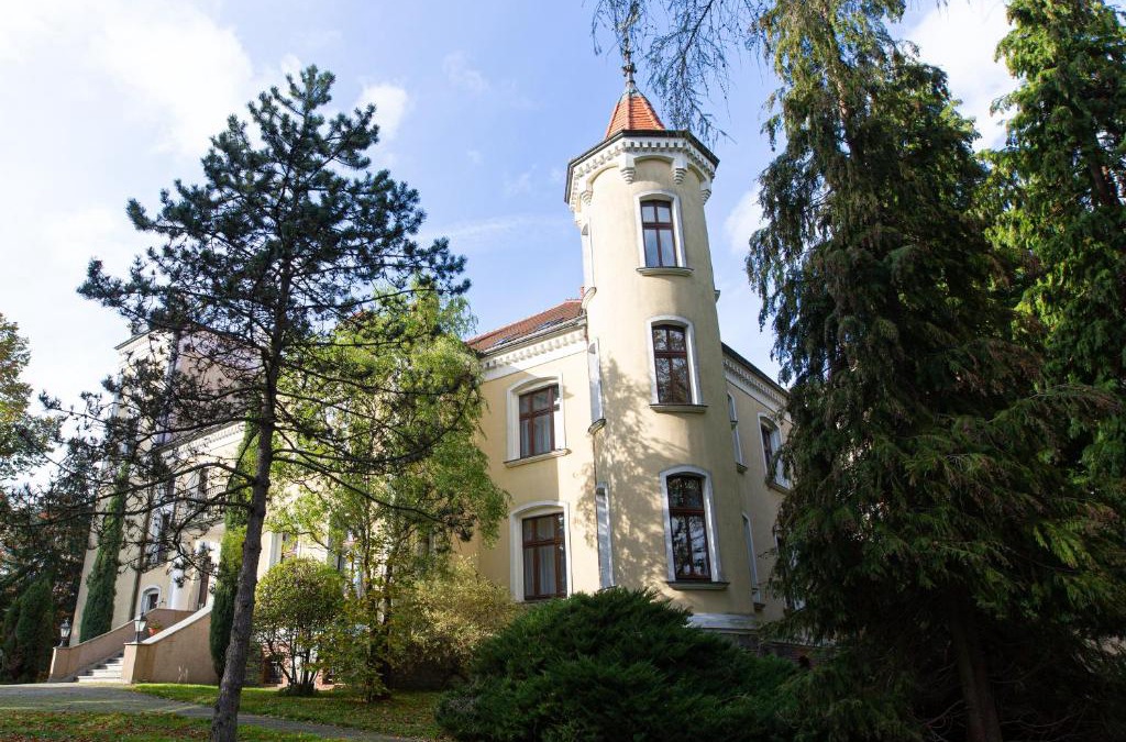 Zlocieniec Hotel | Pałac Cieszyno