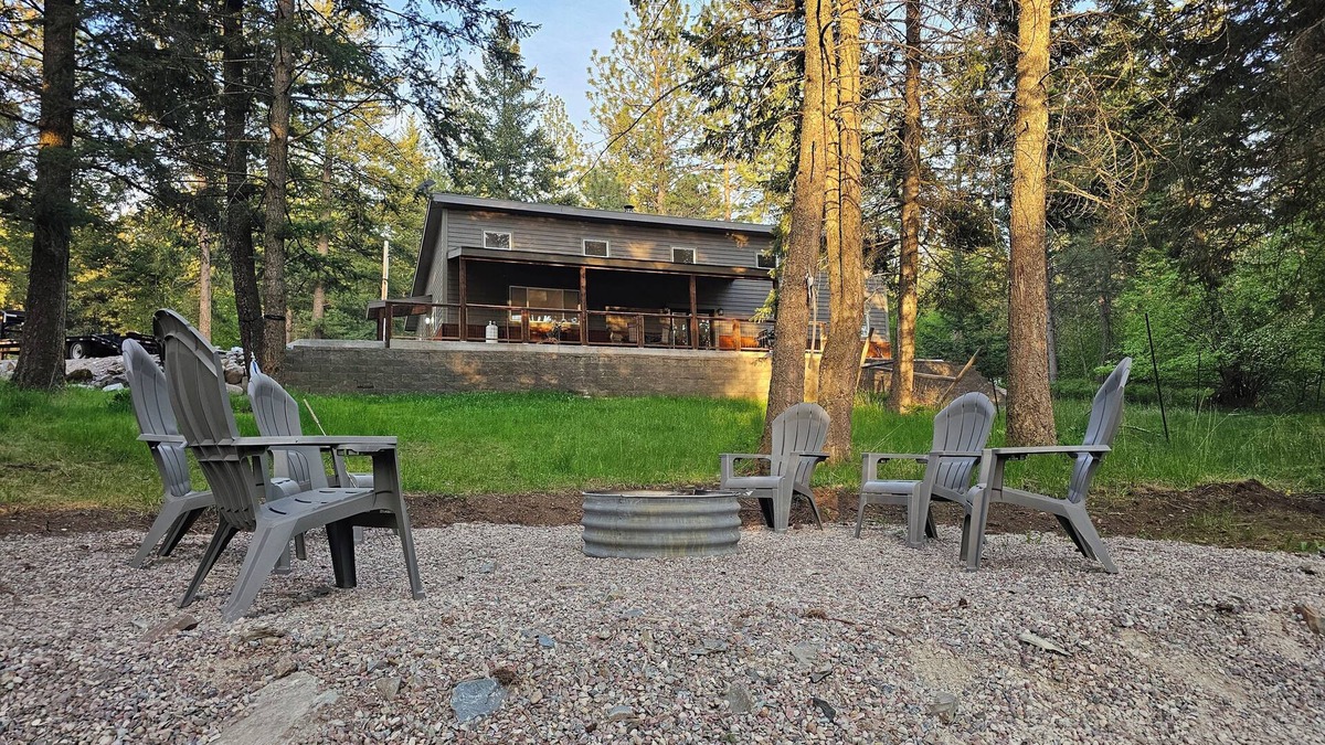 Ronan House | Pablo Pines House @ the Canal- Family+Pet Friendly, Trailer Parking+RV Hookups!