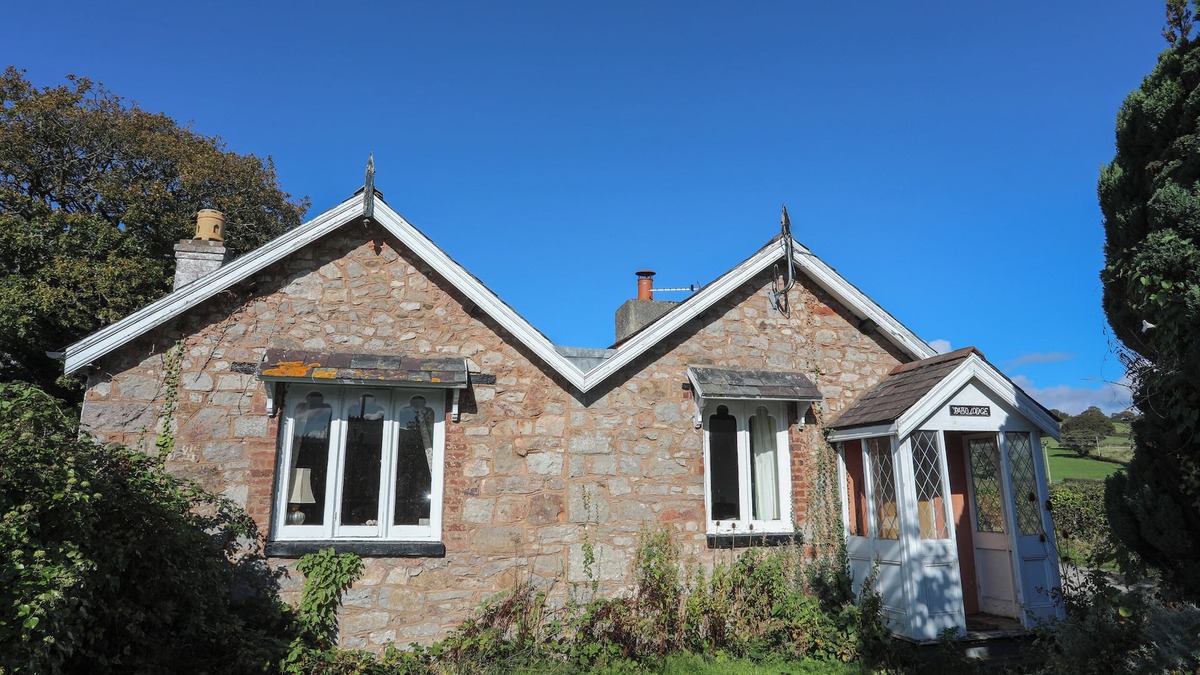Llandudno Junction Cottage | PABO LODGE, pet friendly, with open fire in Llandudno