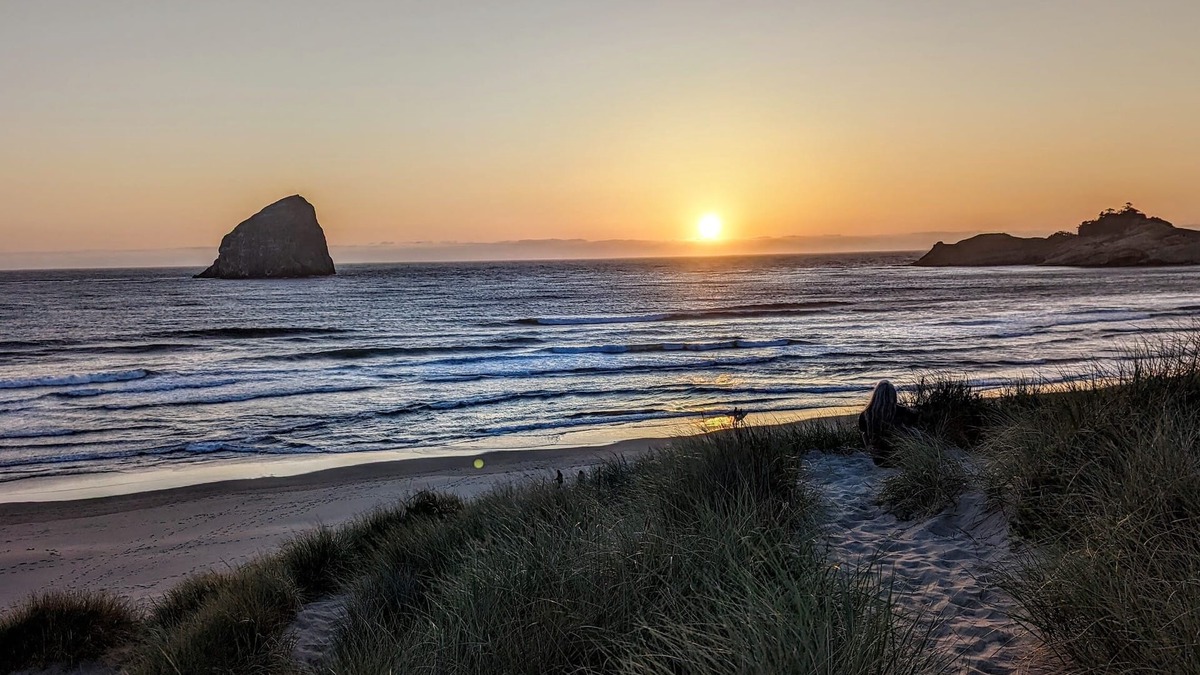 Pacific City House | Pacific City- Shorepine Village- Boardwalk to the Beach, no shoes required