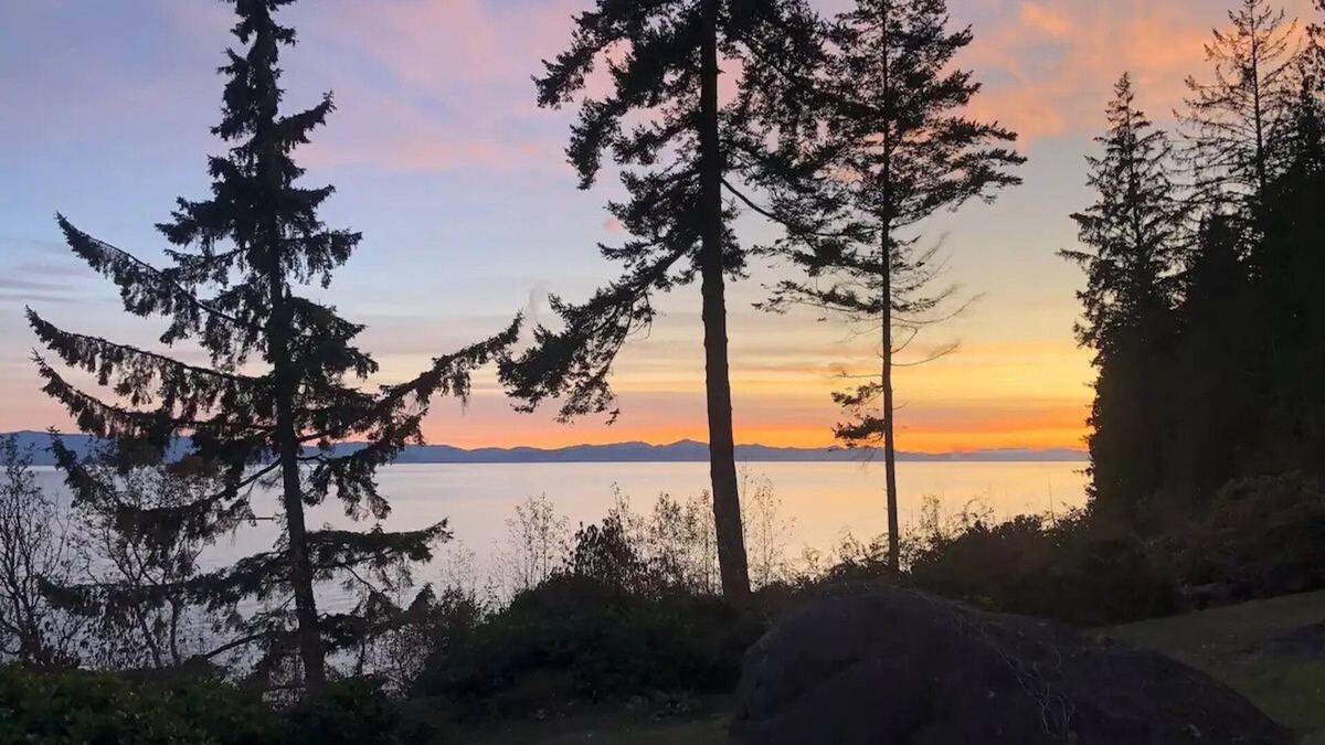 Juan de Fuca Electoral Area Condo | Pacific Coast Oceanfront 2 bedroom condo, nstudio plus adjoining 1 bedroom condo