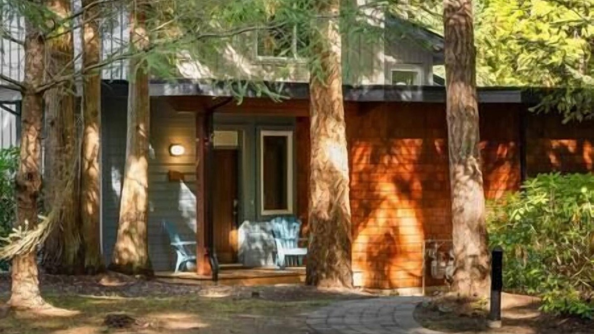 Regional District of Nanaimo House | Pacific Forest Beach House