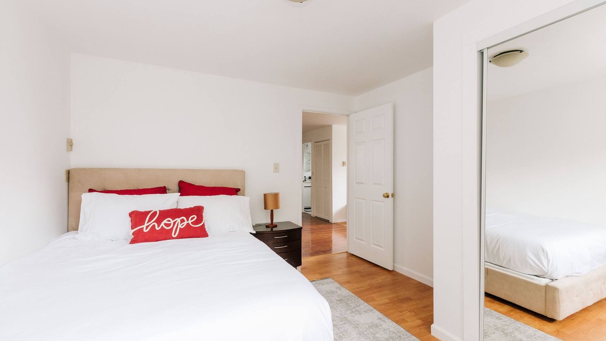 Mukilteo House | Pacific Northwest Living Guest House - 1 Bedroom + Loft with Queen Bed