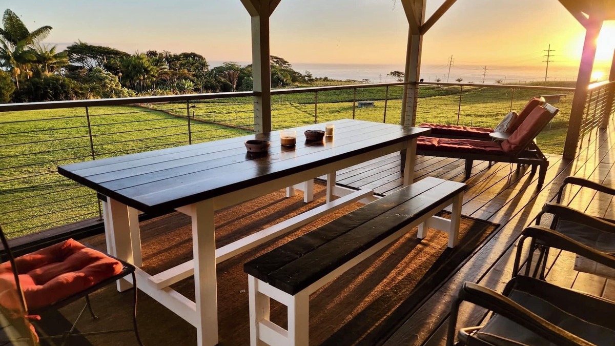 Pepeekeo House | Pacific Ocean views & newly renovated kitchen