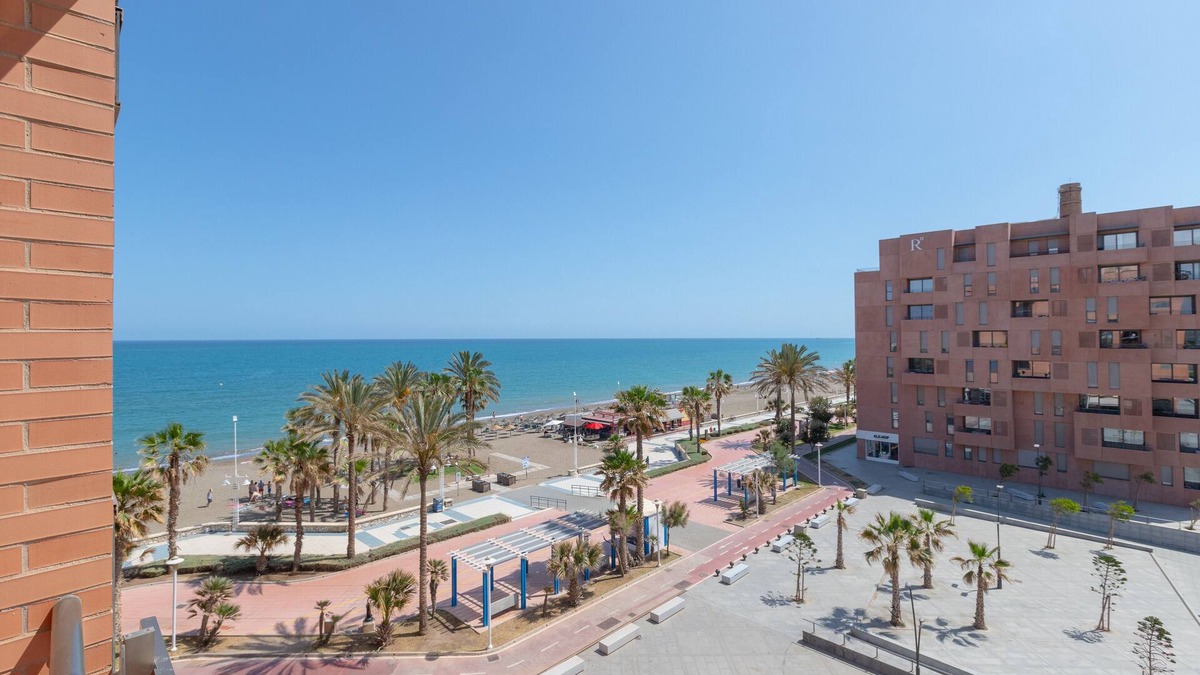 Carretera de Cadiz House | PACIFICO PLAYA - Modern apartment facing the sea in Malaga - Free Wifi
