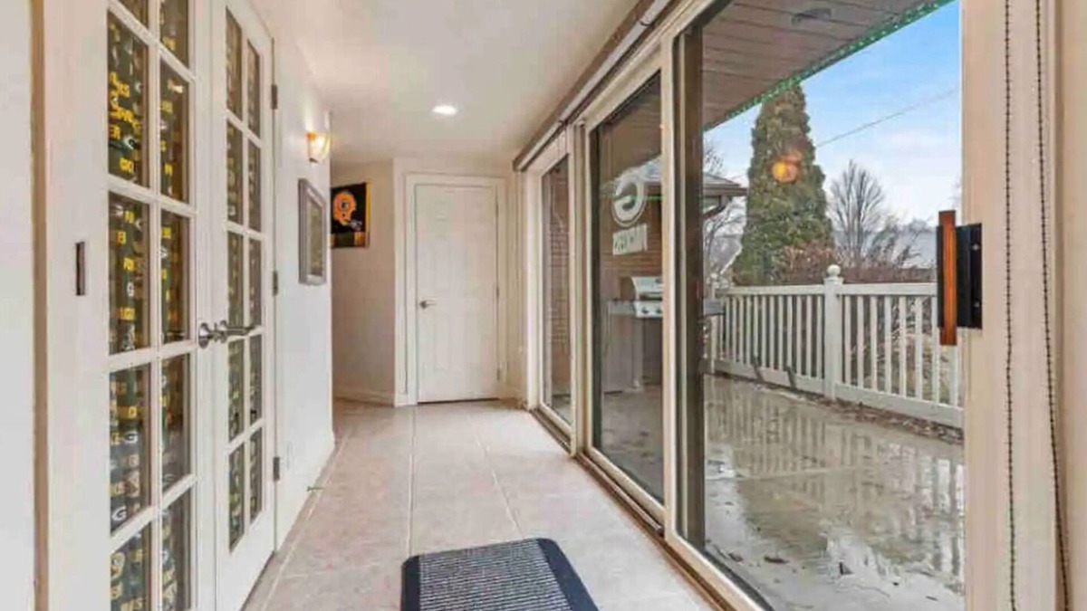 Green Bay House | Pack "R" House, 5 Min Walk to Lambeau, 2031 Sq Ft Single Level Home