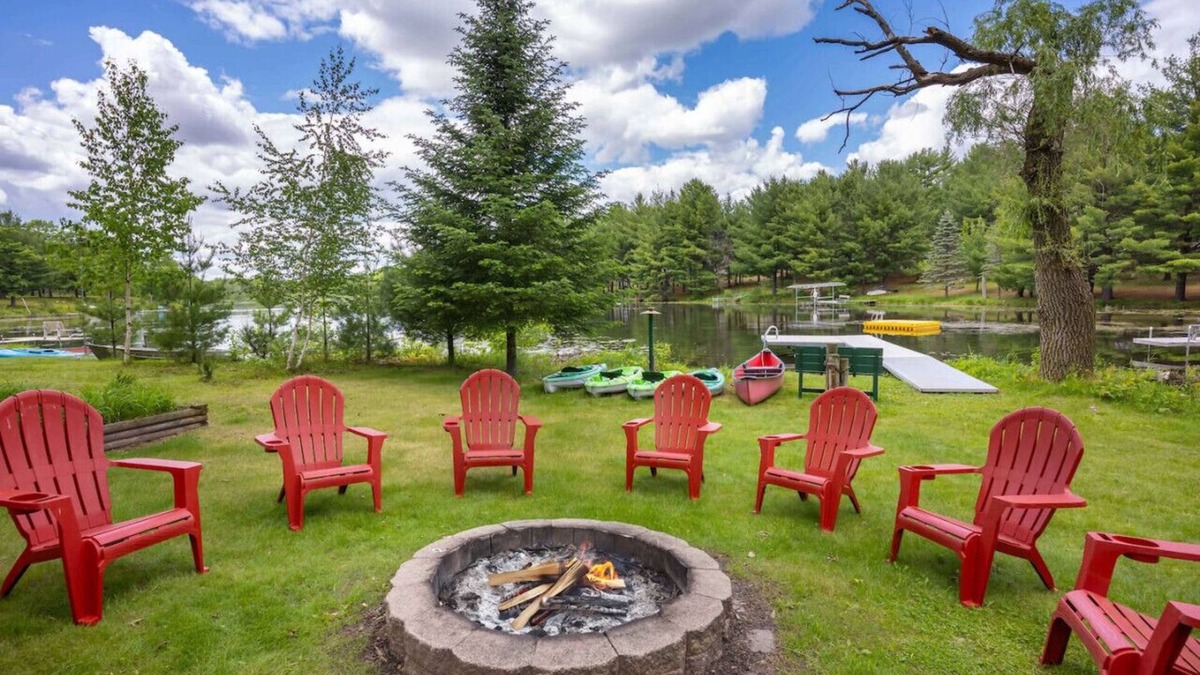 Oxford House | Paddler's Paradise at Lake McGinnis