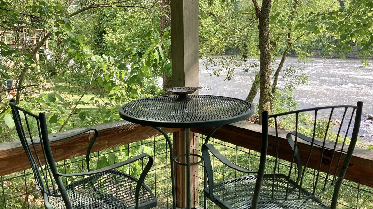 Alexander Cottage | Paddlers Paradise Cottage-Glamping on the River!
