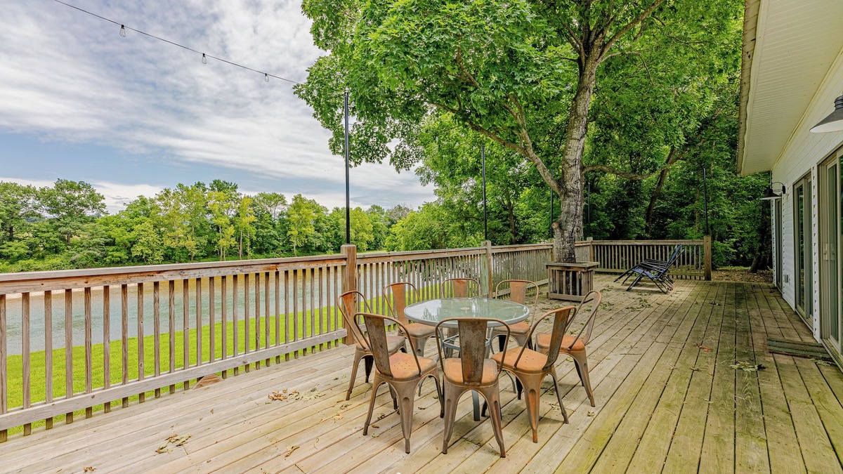 Noel Cabin | Paddlers' Pass at Mimosa Riverside Ranch