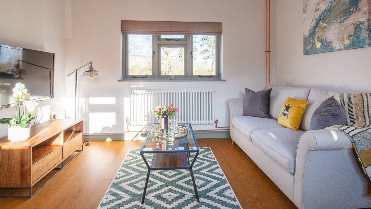 Winchcombe Cottage | Paddock Cottage - sleeps 2 guests in 1 bedroom