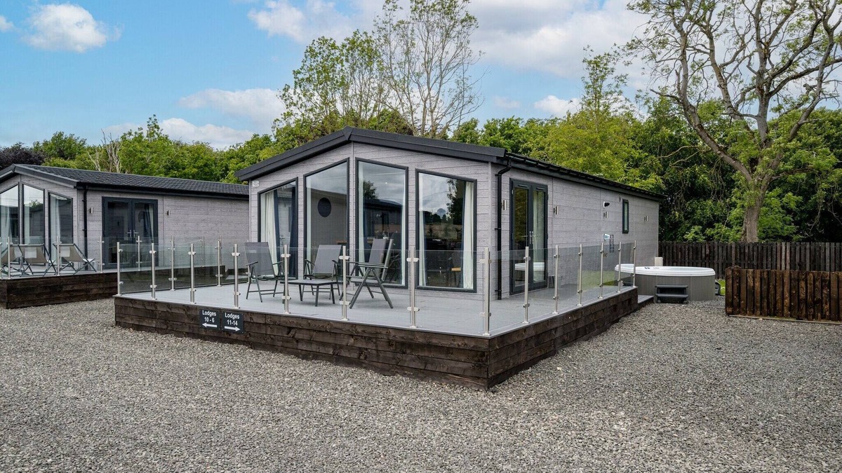 Perth Cottage | Paddock Lodges| Deluxe 2 Bed Chalet