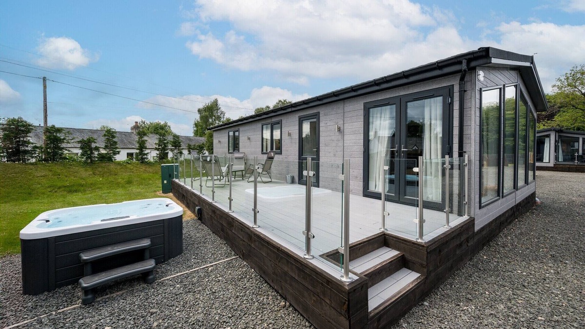 Perth Cottage | Paddock Lodges| Deluxe 3 Bed Chalet