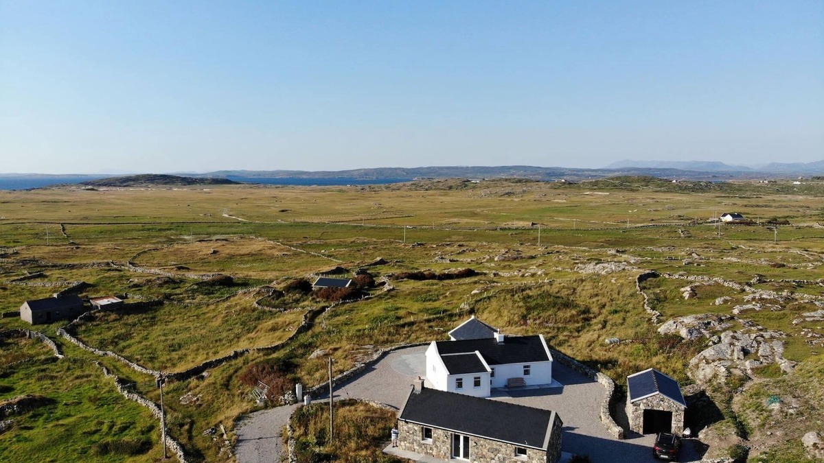 Ballyconneely Ski Chalet | Paddy Carroll's Cottage where one can relax unwind