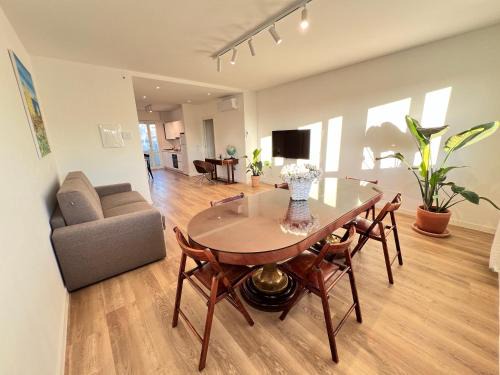 Sarmeola Apartment | Padova - 35 min Venezia - Suite Picasso Deluxe - Free Garage Parking