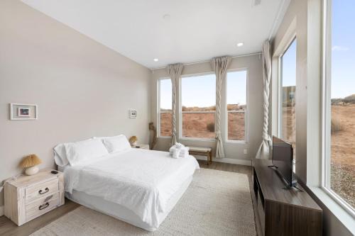 Big Water House | Page Arizona border town- Desert Sky room near Lake Powell