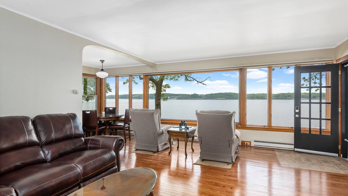 Nauvoo House | PAGEANT -Eagles Nest home with view of the Mississippi and Gorgeous Sunsets