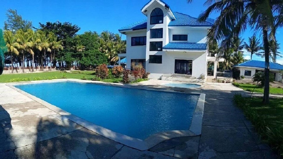 Pagudpud Villa | Pagudpud Secluded "Self Catering" Beachfront Villa with Main & Kiddie pools